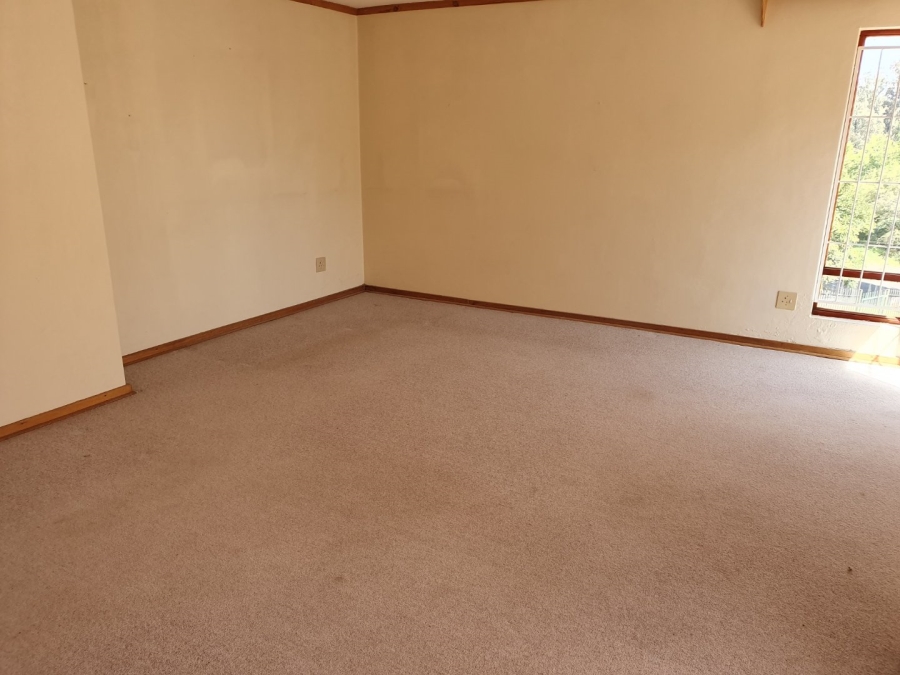 4 Bedroom Property for Sale in Hospitaalheuwel Free State